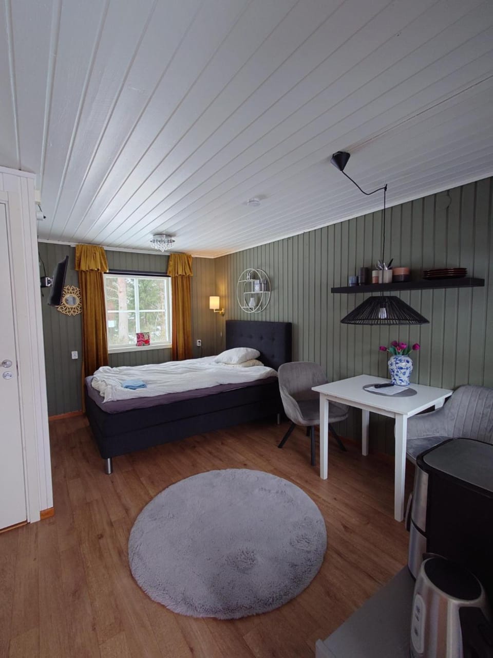 Photo of the whole room