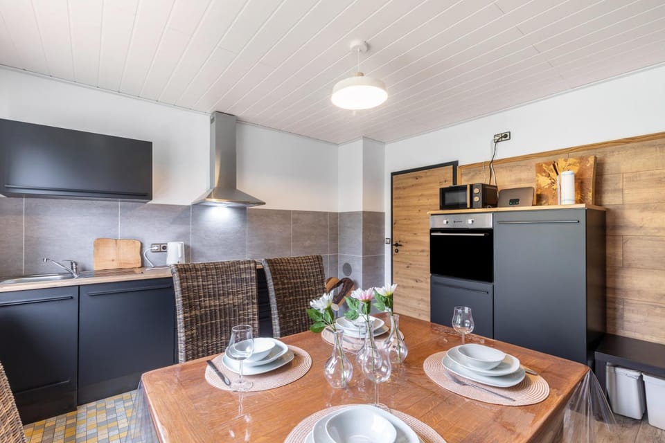 Property building, Kitchen or kitchenette, Living room