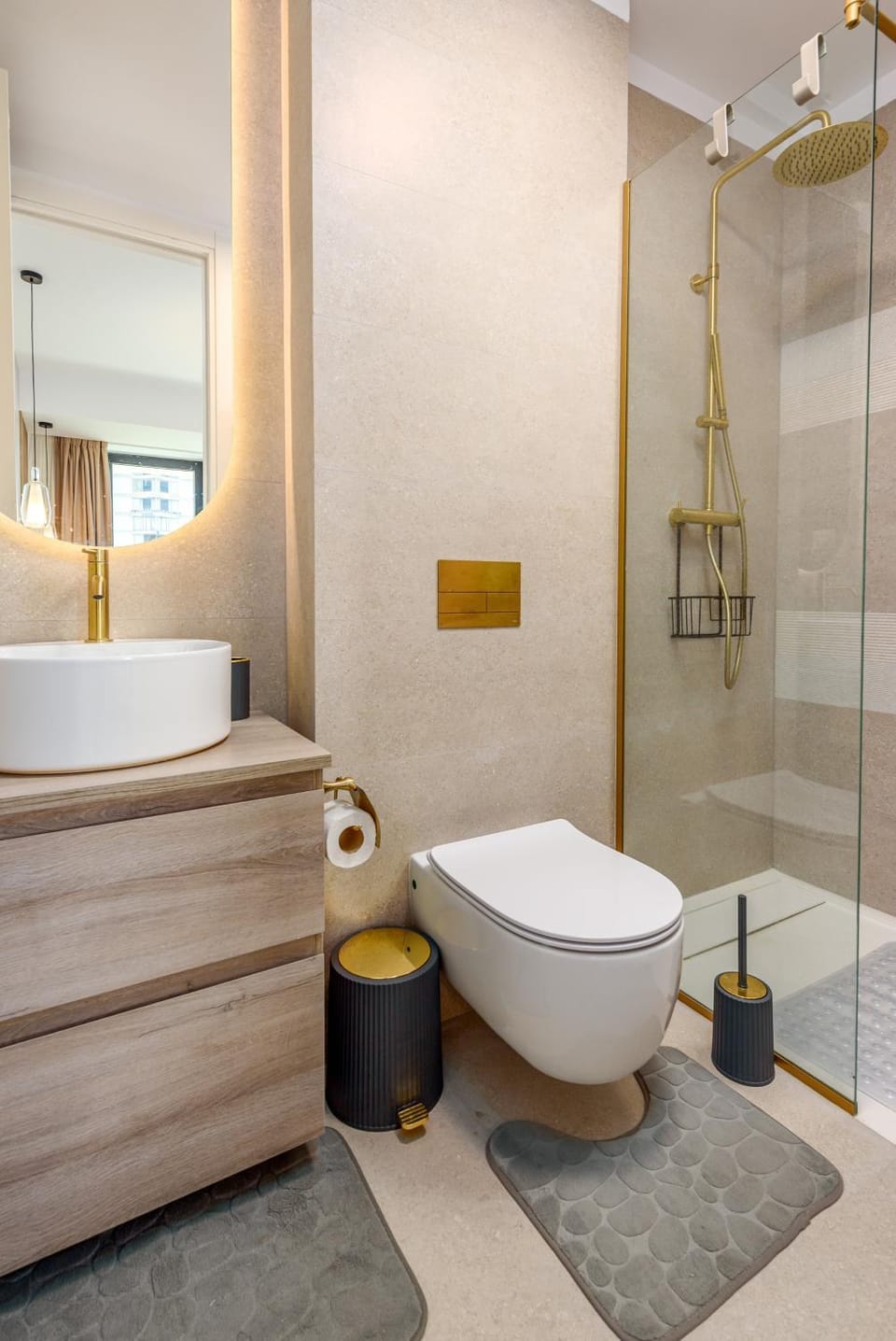 Shower, Toilet, Bathroom, towels