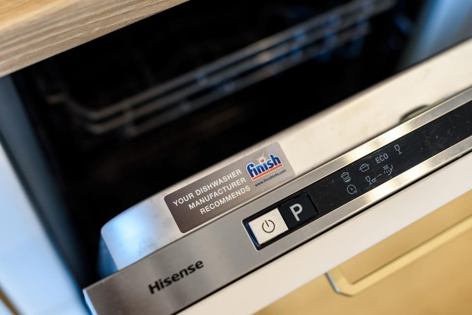 Kitchen or kitchenette, dishwasher
