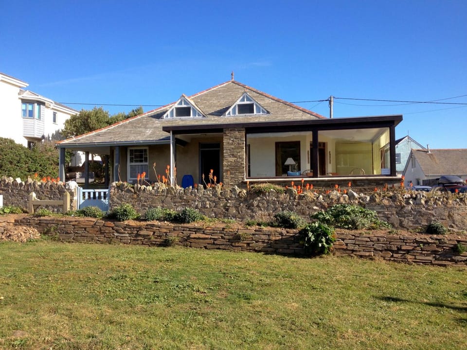 Property building, Garden, Garden view