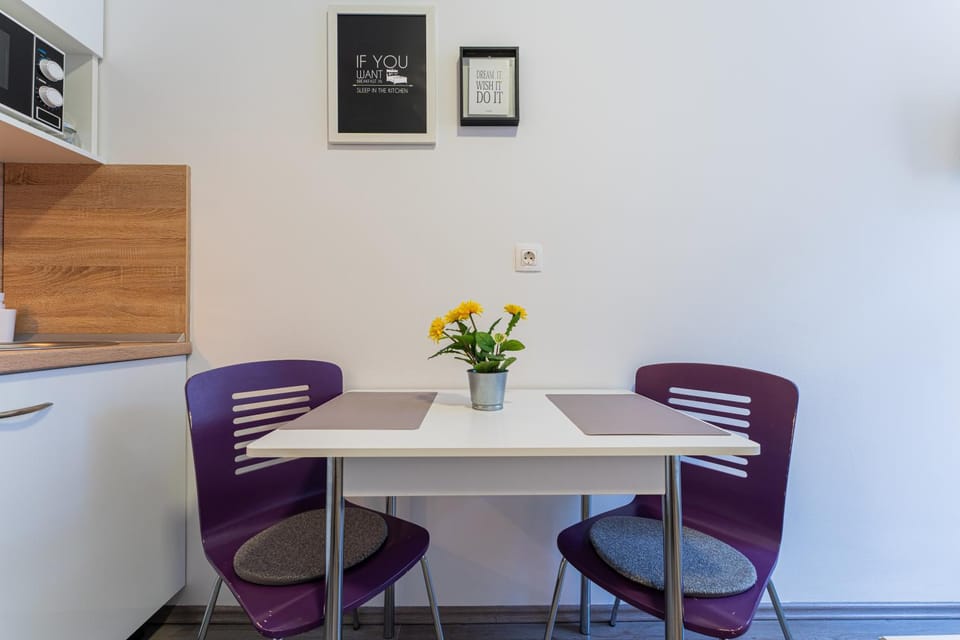 Kitchen or kitchenette, Seating area, Dining area, On site, microwave