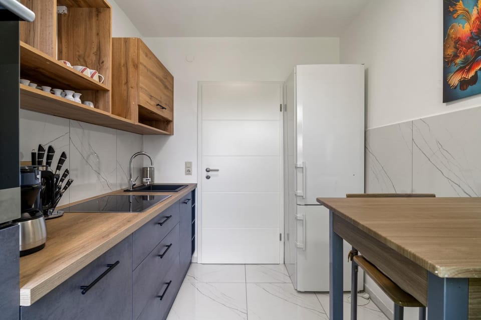 Kitchen or kitchenette, kitchen