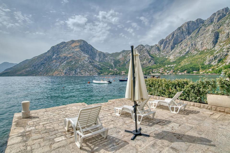 Sea view, sunbed