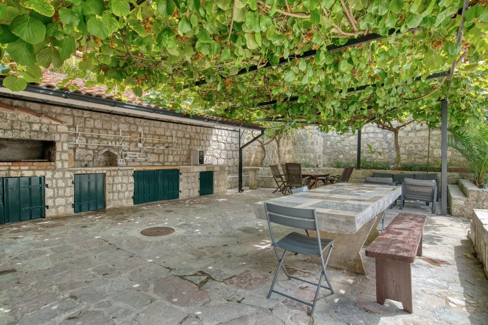 Patio, Dining area