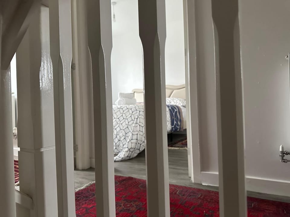 Luxe retreat Unwind in Elegant Style House in Harrow