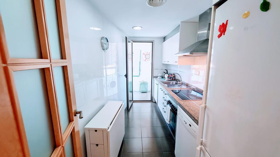 Kitchen or kitchenette, dishwasher, oven, pet friendly, stove