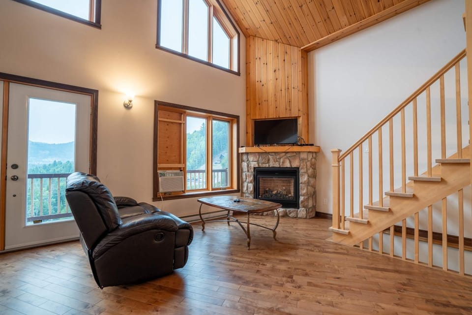 Spa and Mountain - La Descente Chalet in Quebec