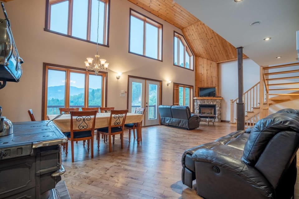 Spa and Mountain - La Descente Chalet in Quebec