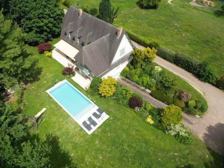 Property building, Bird's eye view, Garden, Swimming pool