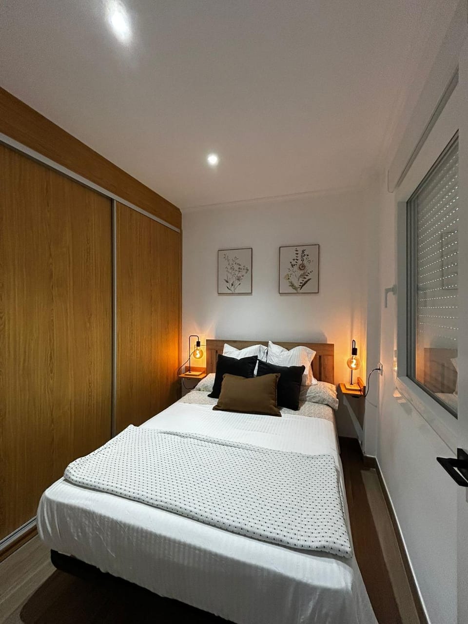 Bed, Photo of the whole room, Bedroom, wardrobe