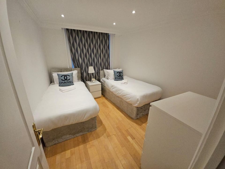 3BR Flat by Hyde Park near Buckingham Palace Apartment in City of Westminster