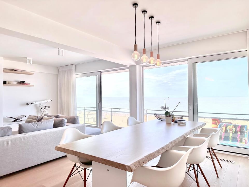 Natural landscape, View (from property/room), Balcony/Terrace, Living room, Seating area, Dining area, Sea view