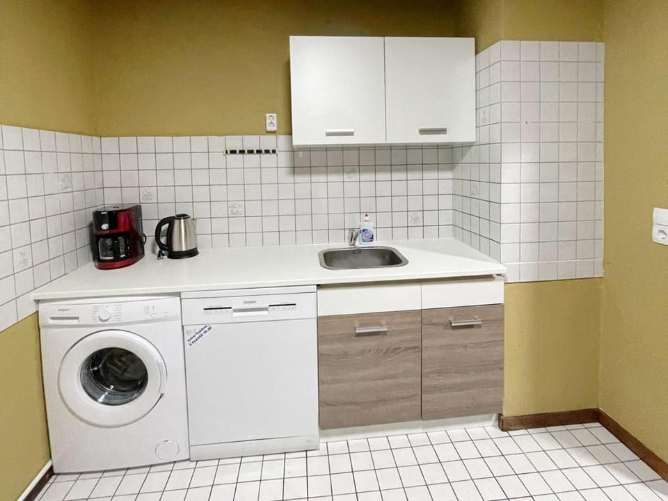 Kitchen or kitchenette, dishwasher, stove, washing machine