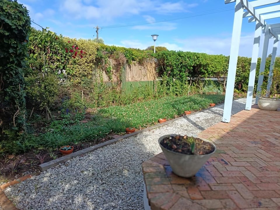 Rockwest 1 Cosy summer holiday house Hermanus House in Hermanus