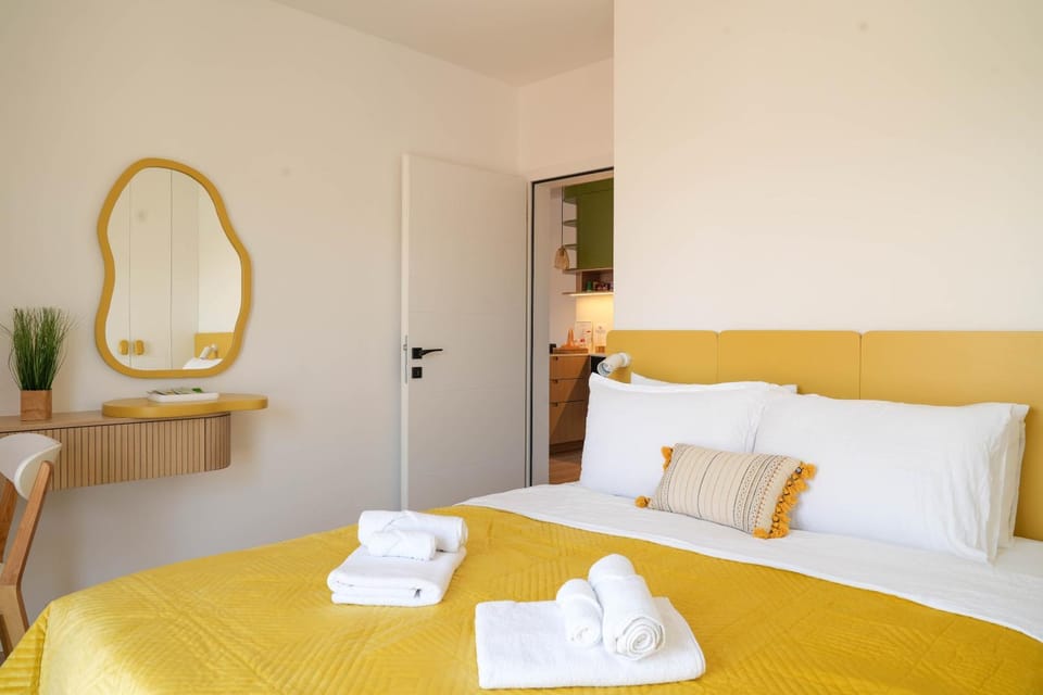 Bed, Bedroom, towels, wardrobe