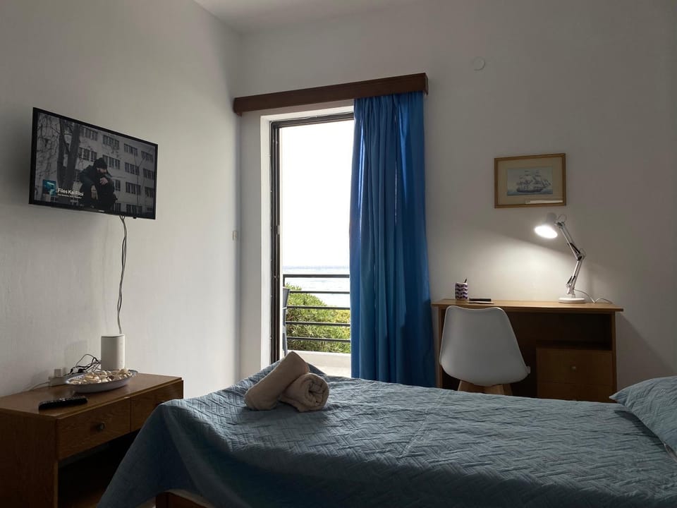 Bed, TV and multimedia