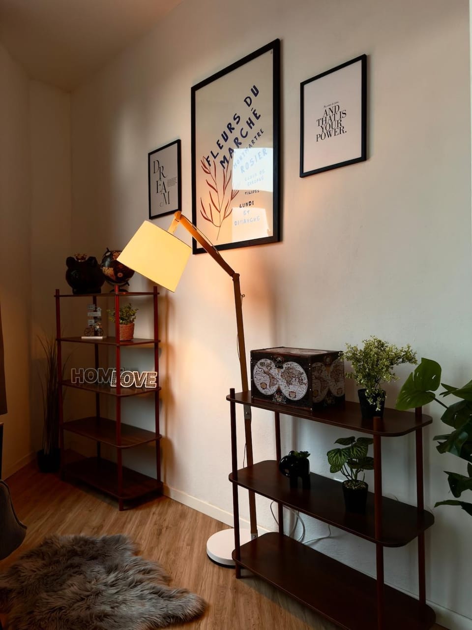 Living room, Photo of the whole room
