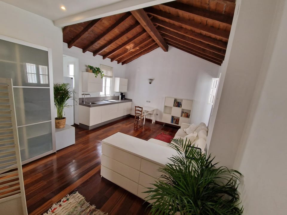 Kitchen or kitchenette, Lounge or bar, kitchen