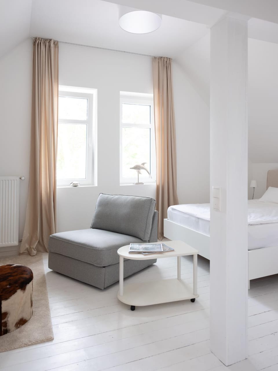 Bed, Living room, Photo of the whole room, Seating area, Bedroom, internet