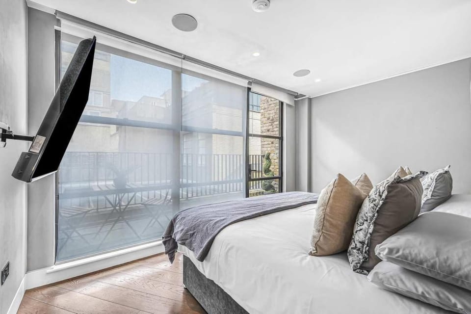 Refined 2-Bed Soho Apartment with AC - Sleeps 6 Apartment in City of Westminster