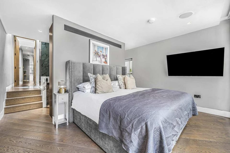 Refined 2-Bed Soho Apartment with AC - Sleeps 6 Apartment in City of Westminster