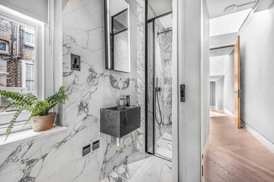 Refined 2-Bed Soho Apartment with AC - Sleeps 6 Apartment in City of Westminster