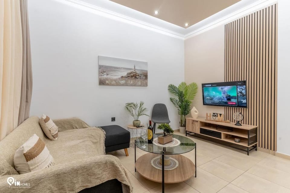 TV and multimedia, Living room, Seating area, Evening entertainment