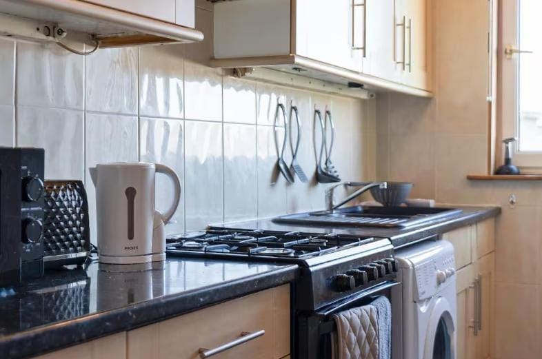Free Parking - Sleeps 6 - Central - Good Location Apartment in Edinburgh