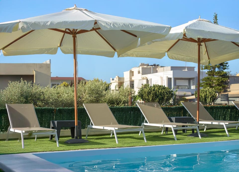 Patio, Pool view, Swimming pool, sunbed