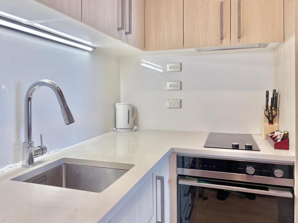 High-Floor 2BR Apt with Stunning Sky Tower Views V181 Apartment in Auckland