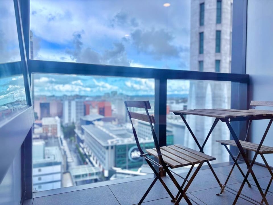 High-Floor 2BR Apt with Stunning Sky Tower Views V181 Apartment in Auckland