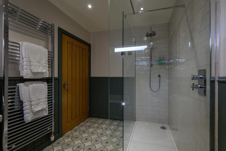 Shower, Bathroom, towels