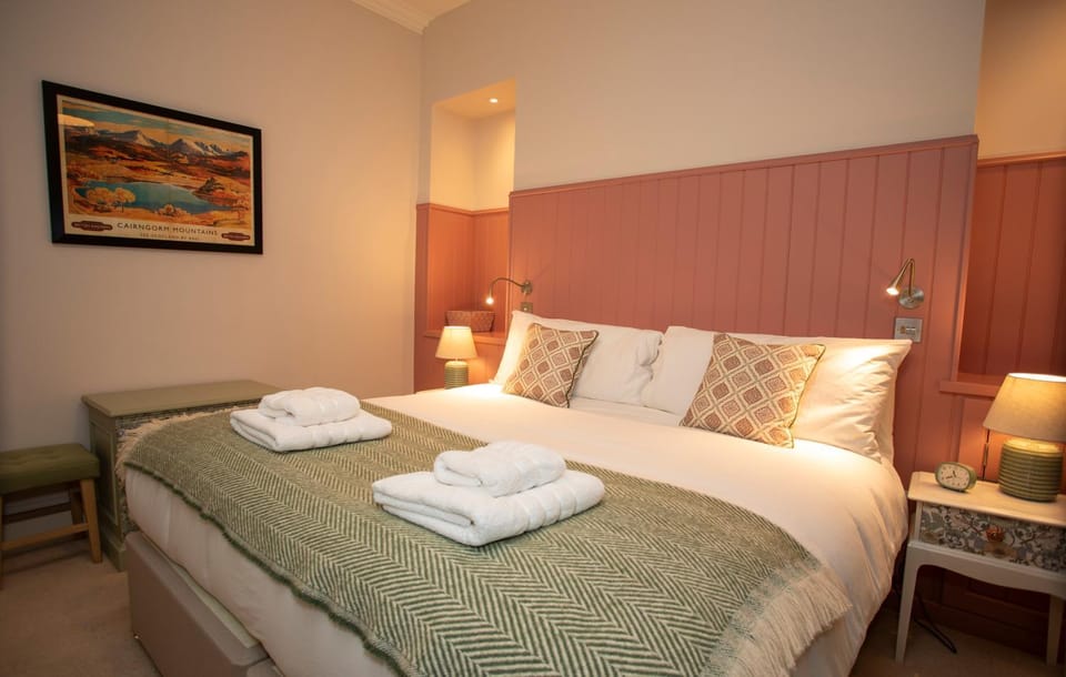 Bed, Bedroom, towels, towels