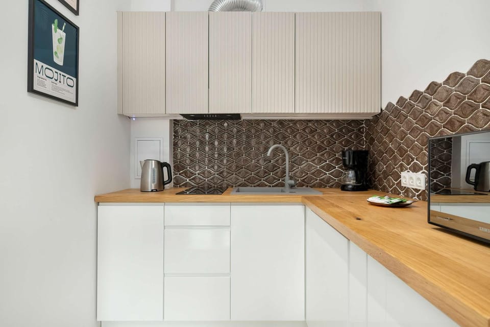 Coffee/tea facilities, Kitchen or kitchenette, microwave, stove