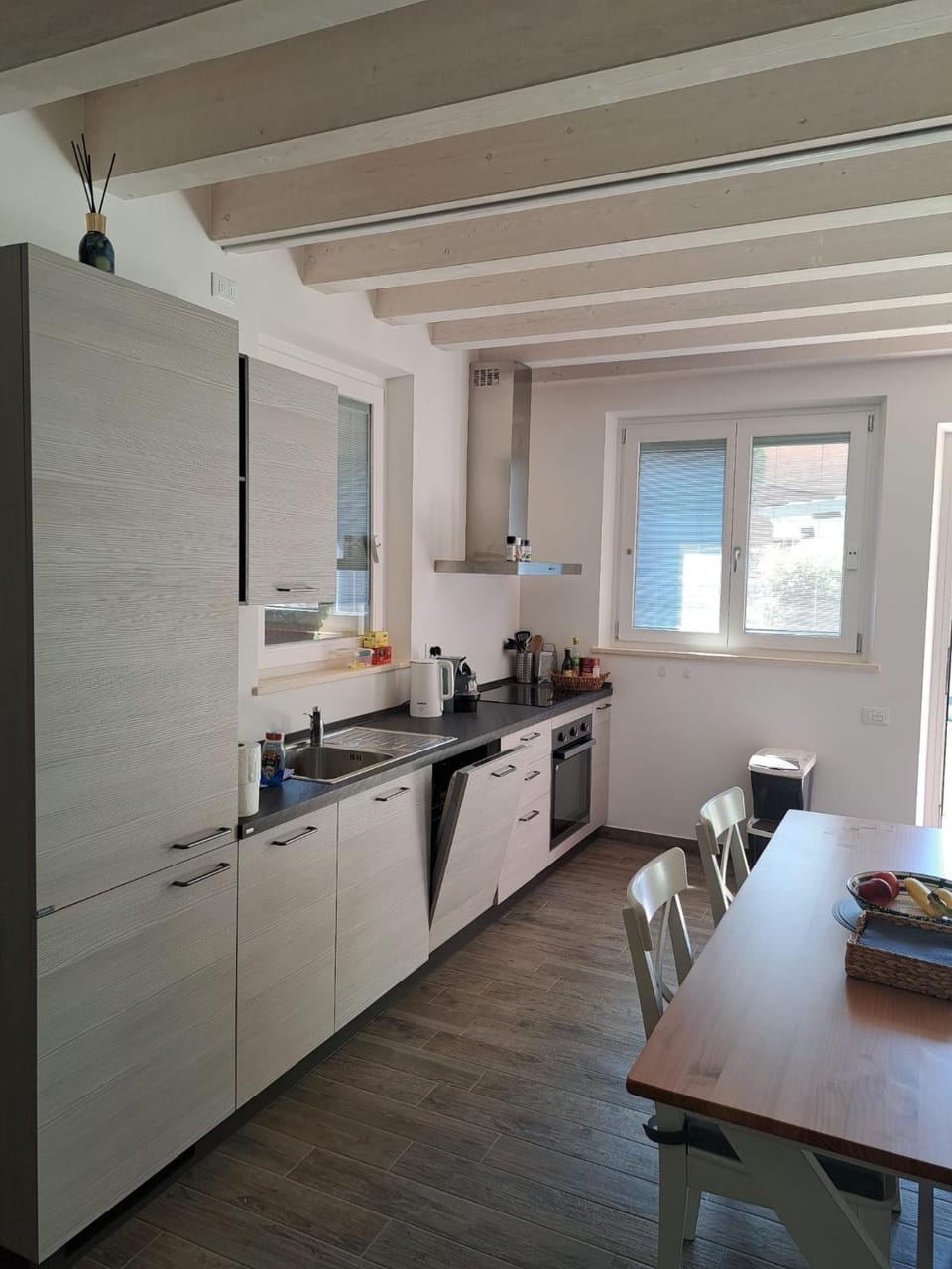 Kitchen or kitchenette, Dining area, dishwasher