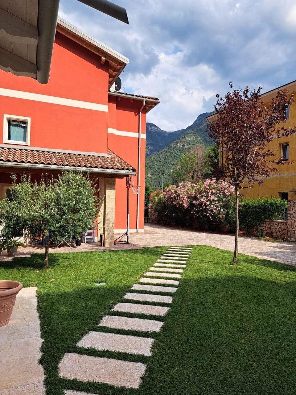 Spring, Day, Natural landscape, Garden, Garden view, Mountain view