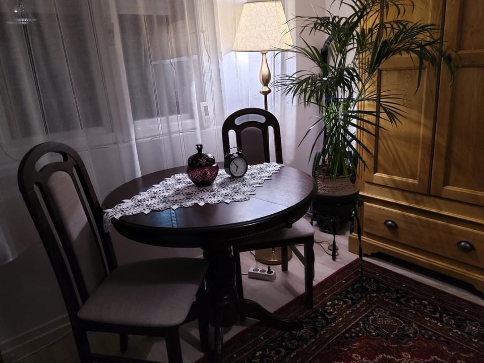 Seating area, Bedroom