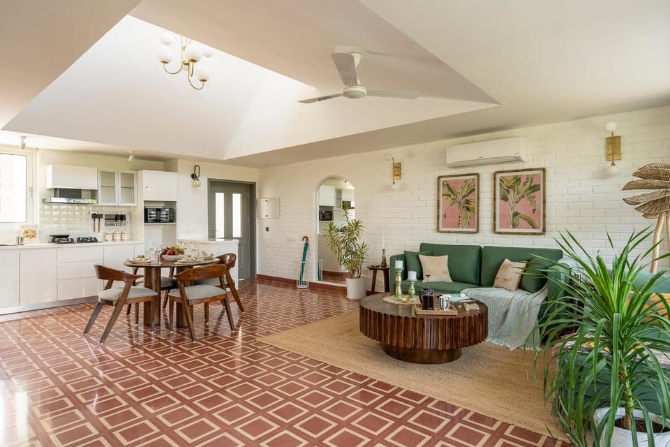 Kitchen or kitchenette, Living room, Seating area, Dining area