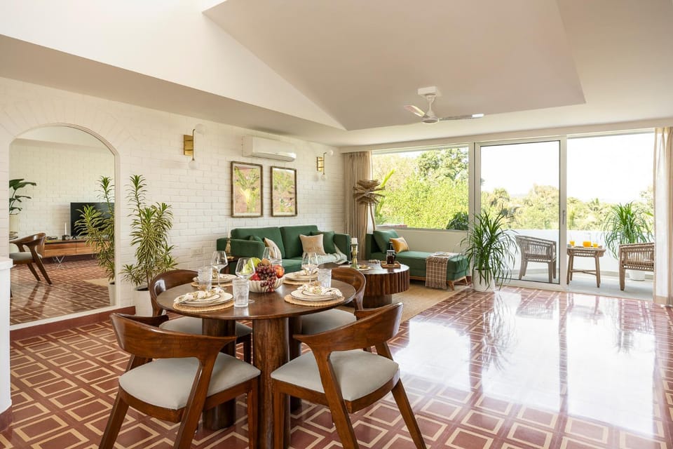 Living room, Seating area, Dining area