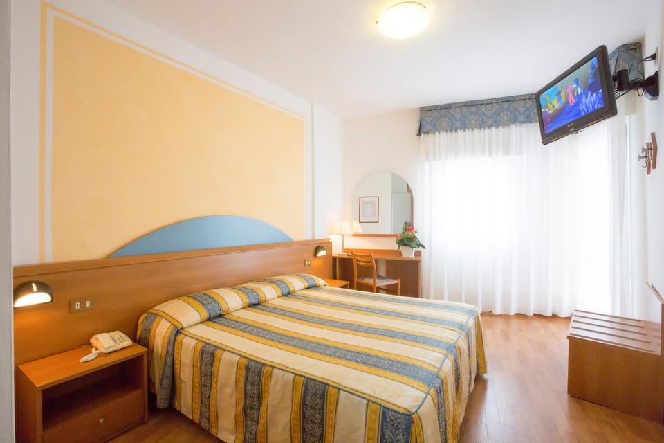 Day, Photo of the whole room