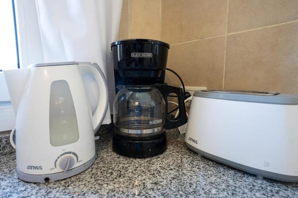 Coffee/tea facilities, toaster