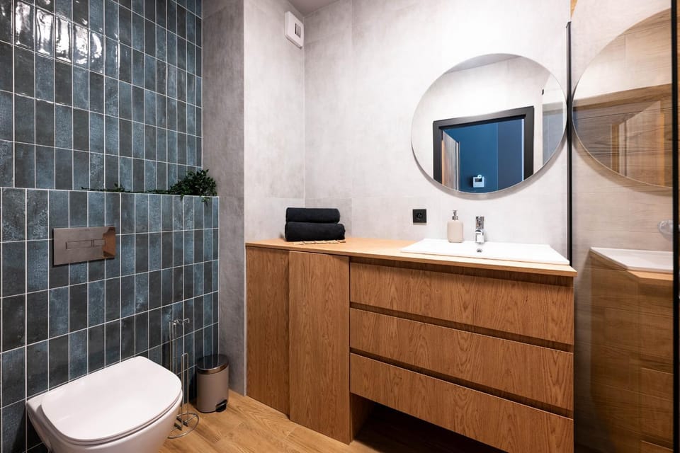 Toilet, Bathroom, towels