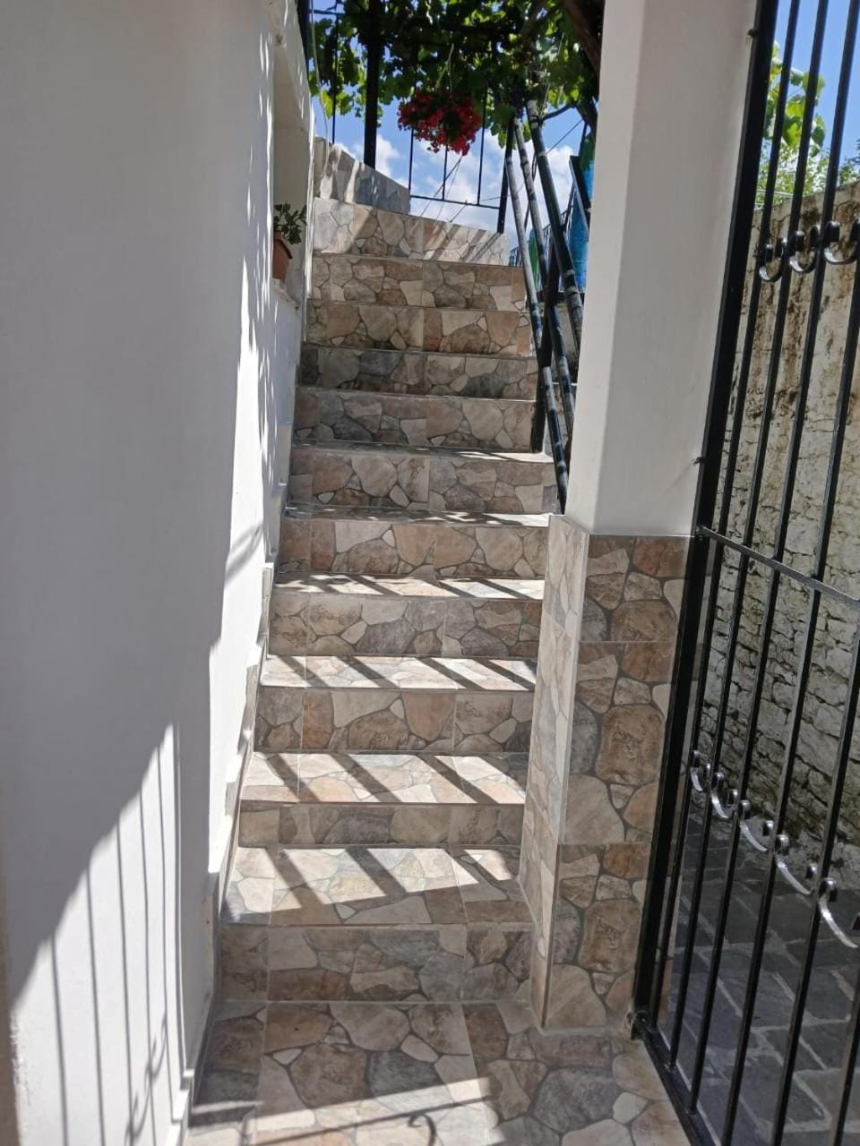 Sunny Guest House Apartment in Vlorë County, Albania