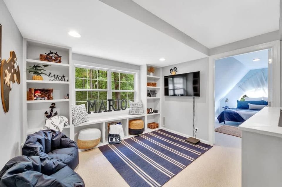 Lake Norman Villa Sleeps 15 Hot Tub Game Room House in Mooresville