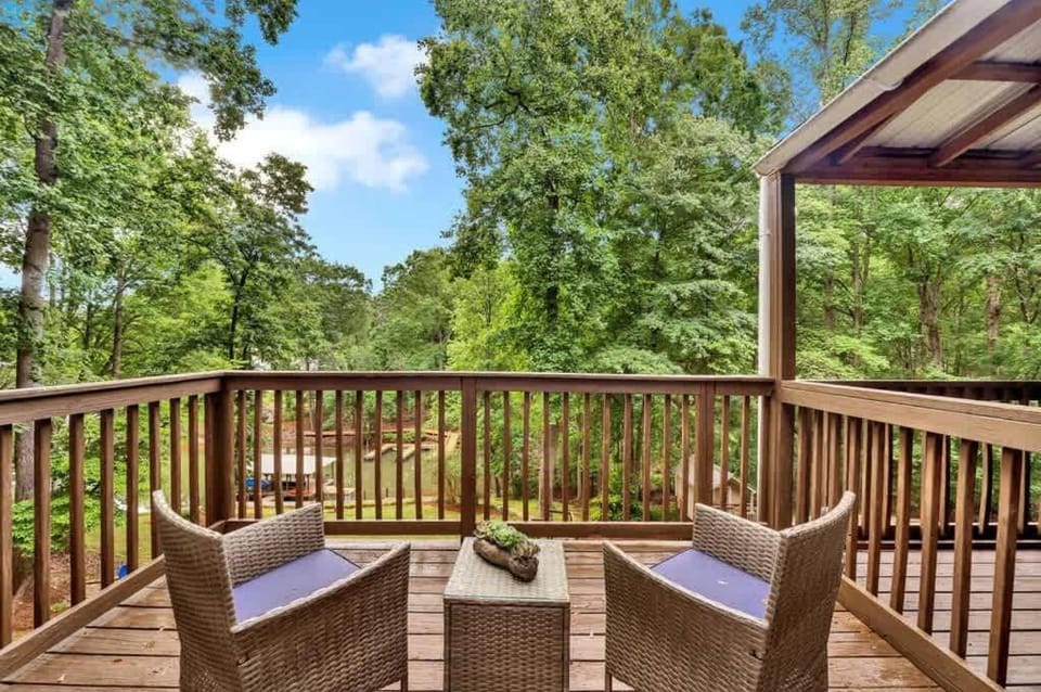 Lake Norman Villa Sleeps 15 Hot Tub Game Room House in Mooresville