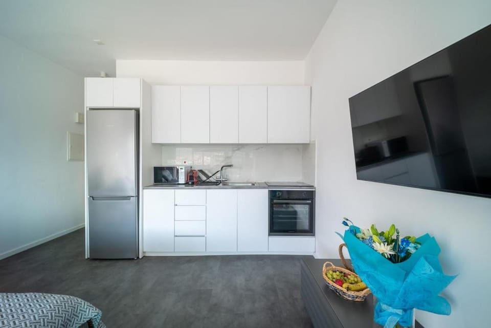 Kitchen or kitchenette, oven