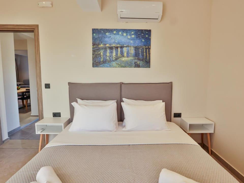 Bed, Photo of the whole room, Bedroom, air conditioner