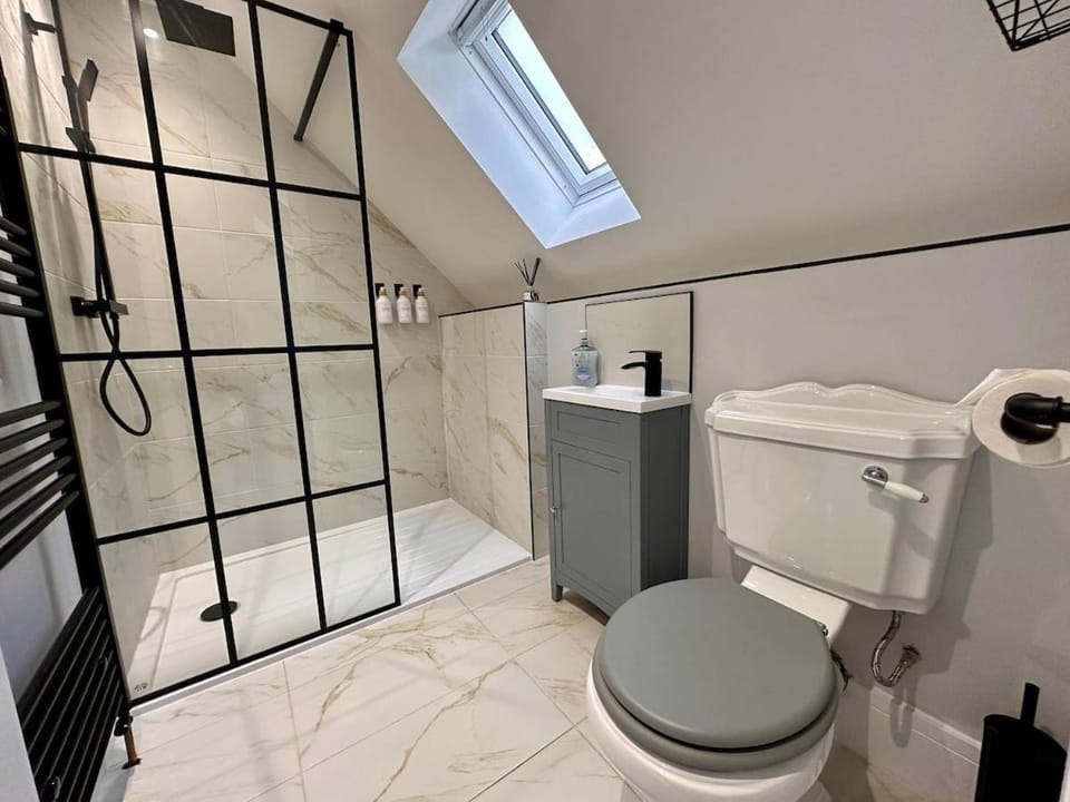 Shower, Toilet, Bathroom