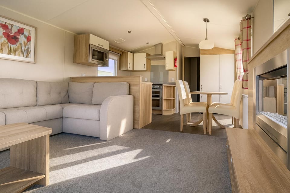 Kitchen or kitchenette, Living room, Seating area, Dining area